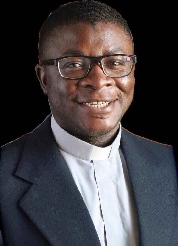 Photo du Père Antoine Thierry EDANG, Coach Certifié en PNL, promoteur du Cabinet COREC PNL