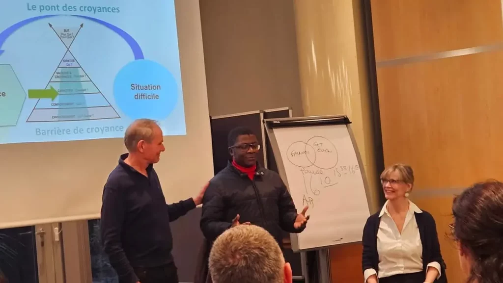 père Antoine thieery Edang coach certifié en pnl prenant part à au séminaire PNL facilité par Robert Dilts